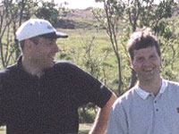 Frá golfmóti KKÍ í Borgarnesi árið 2000. Starfsmenn KKÍ, þeir Pétur Hrafn Sigurðsson framkvæmdastjóri KKÍ og Björn Leósson íþróttafulltrúi.