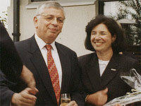 Diane og David Stern, framkvæmdistjóri NBA-deildarinnar, í heimsókn á Íslandi sumarið 1997.