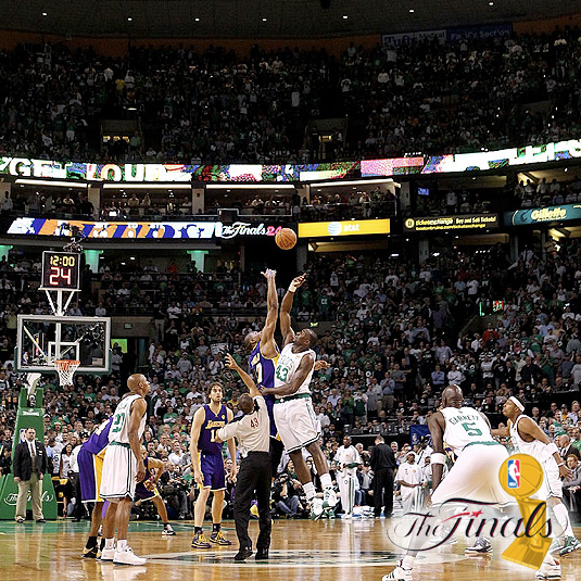 NBA: Lakers sigraði í Boston í nótt og leiðir 2-1