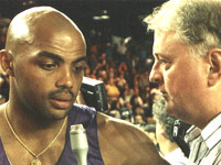Einar Bollason tekur viðtal við Charles Barkley á stjörnuleik NBA í Phoenix í Bandaríkjunum í febrúar 1995.